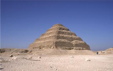 Piramide a gardoni di Zoser